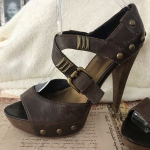 Guess Brown Leather Distressed Heels size 6